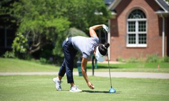 Stephanie Na preparing to tee-off