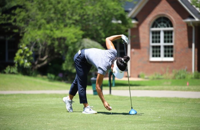 Stephanie Na preparing to tee-off