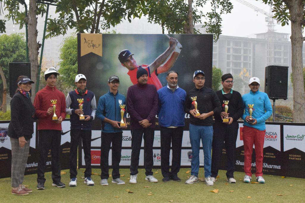 Winners with cricket legend Kapil Dev at Jaypee Wishtown, Noida