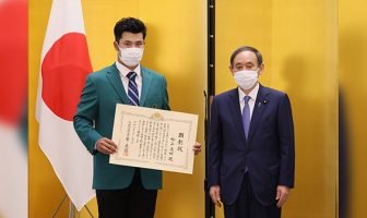 Hideki Matsuyama with the Japanese PM Yoshihide Shuga