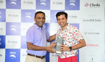 Arun Murugappan - Director, Chola Investments & Finance Company awards Anirudh Shrotriya