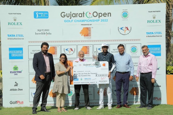 Karandeep Kochhar receives the winning cheque and trophy from Ms. Khyati Nayak, Head - Business Development, Gujarat Tourism (2nd from left) and Mr. Dinesh Shah, Chairman, Navratna Group (3rd from left). The other dignitaries seen in the picture are Mr. Devang Shah, MD, Navratna Group (2nd from right), Mr. Pranav Shah, MD, Navratna Group (extreme right) and Mr. Uttam Singh Mundy, CEO, PGTI (extreme left).