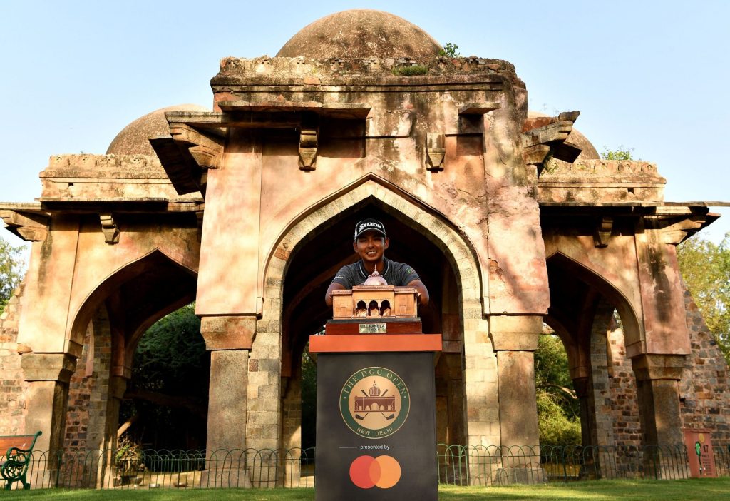 Nitithorn Thippong of Thailand poses with the trophy on No. 17 at DGC